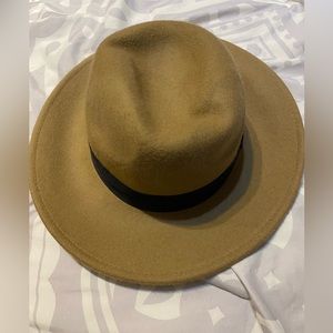 4/20$ Beige stylish hat